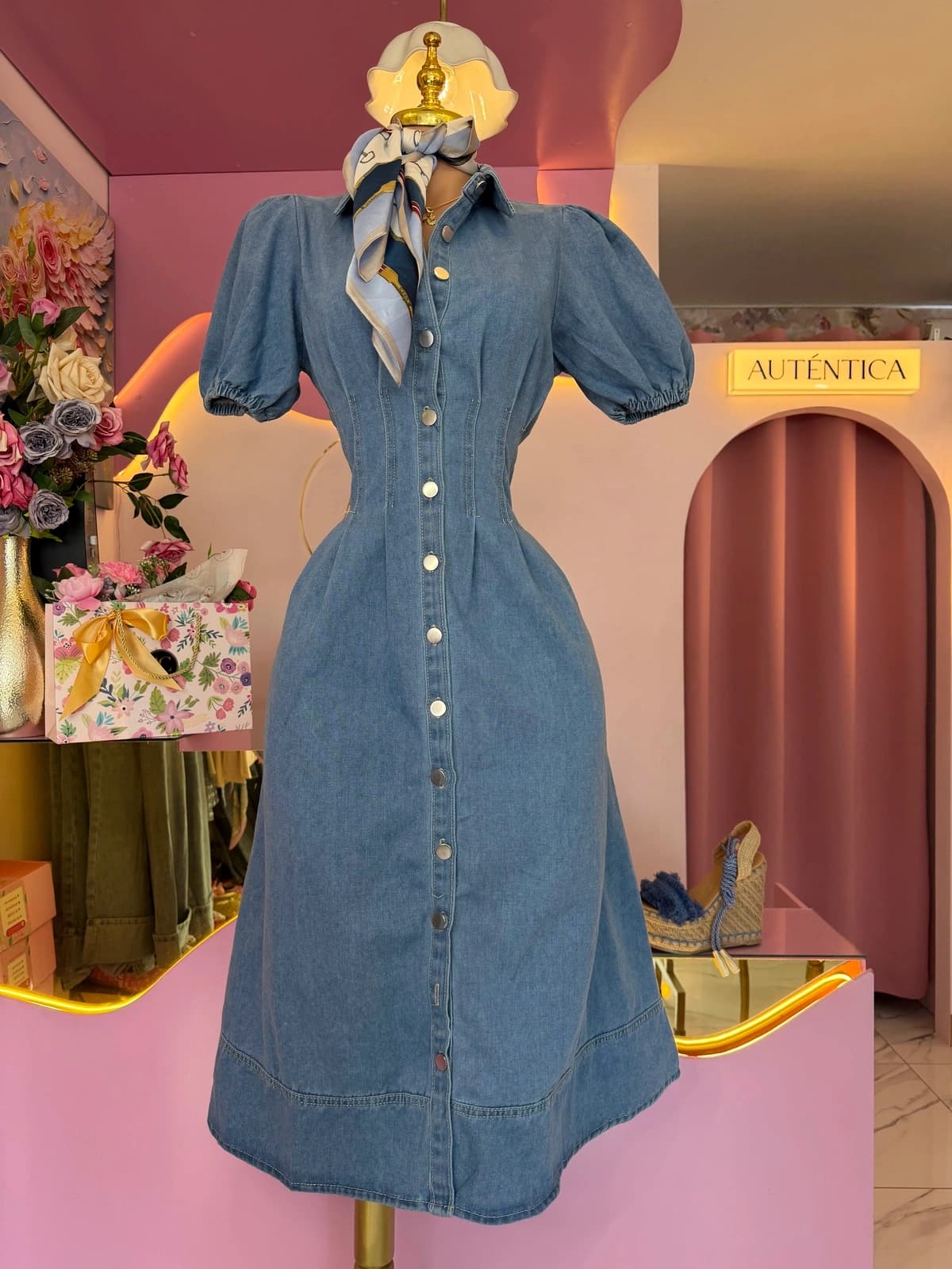 Vestido mezclilla midi con pinzas en cintura